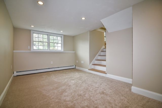 14 Centerville Dr, Salem, NH 03079