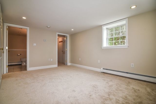 14 Centerville Dr, Salem, NH 03079