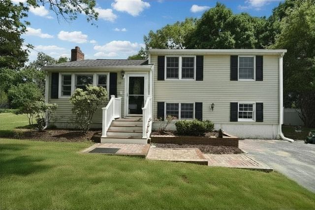 14 Centerville Dr, Salem, NH 03079