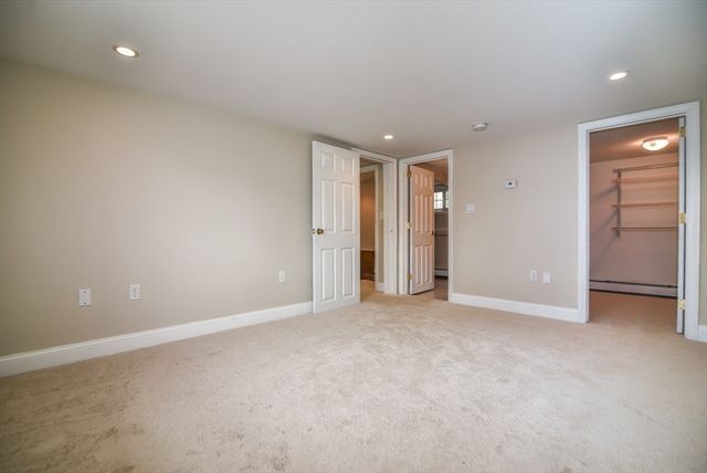 14 Centerville Dr, Salem, NH 03079