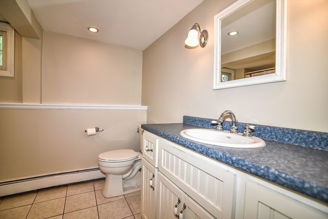 14 Centerville Dr, Salem, NH 03079