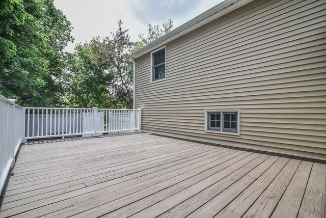 14 Centerville Dr, Salem, NH 03079