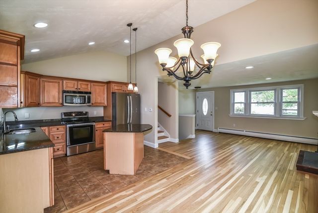 14 Centerville Dr, Salem, NH 03079