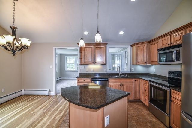 14 Centerville Dr, Salem, NH 03079