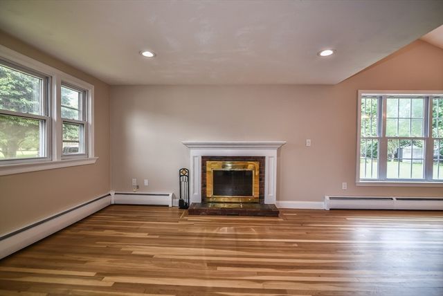 14 Centerville Dr, Salem, NH 03079