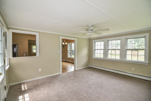 14 Centerville Dr, Salem, NH 03079