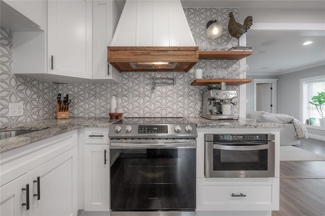 3401 W VAN BUREN DRIVE, Tampa, FL 33611