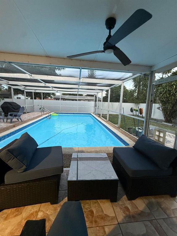 18415 NW 42nd Pl, Miami Gardens, FL 33055