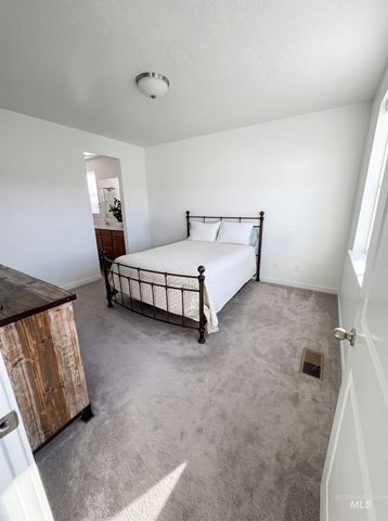 14661 Wing Spread Dr, Caldwell, ID 83607