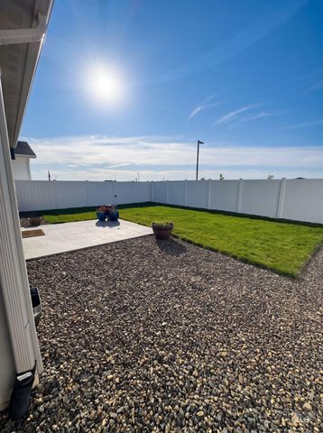 14661 Wing Spread Dr, Caldwell, ID 83607