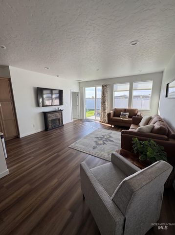 14661 Wing Spread Dr, Caldwell, ID 83607