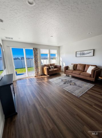 14661 Wing Spread Dr, Caldwell, ID 83607