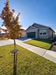 14661 Wing Spread Dr, Caldwell, ID 83607