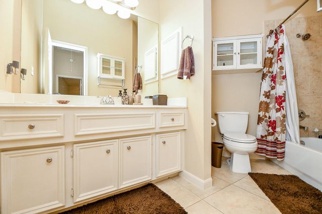 2303 Trinity Manor Ln, Richmond, TX 77469