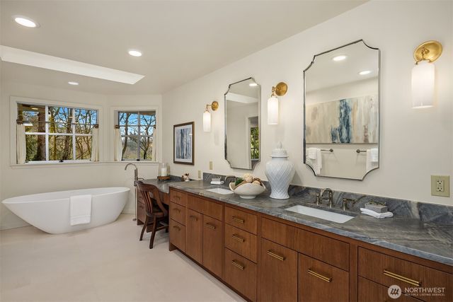 8910 SE 54th Street, Mercer Island, WA 98040