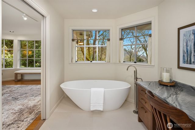 8910 SE 54th Street, Mercer Island, WA 98040