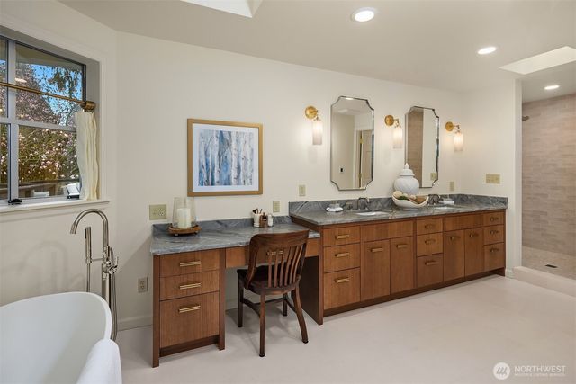 8910 SE 54th Street, Mercer Island, WA 98040