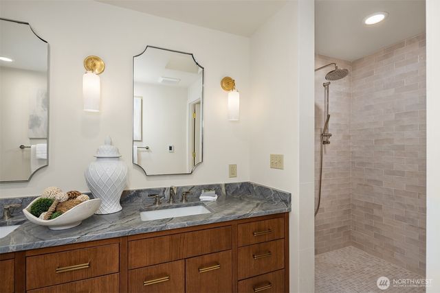 8910 SE 54th Street, Mercer Island, WA 98040