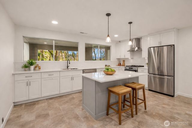 8910 SE 54th Street, Mercer Island, WA 98040