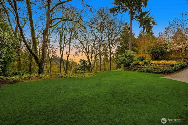 8910 SE 54th Street, Mercer Island, WA 98040