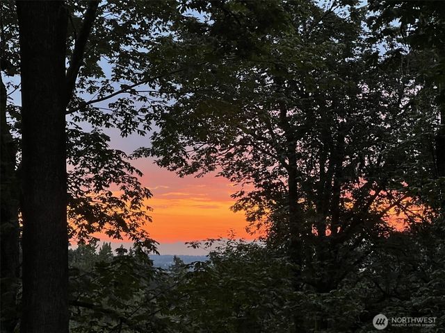 8910 SE 54th Street, Mercer Island, WA 98040