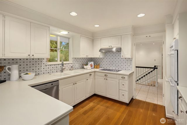 8910 SE 54th Street, Mercer Island, WA 98040