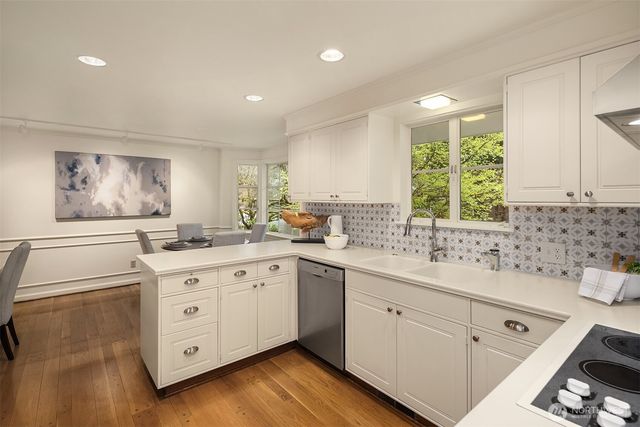 8910 SE 54th Street, Mercer Island, WA 98040