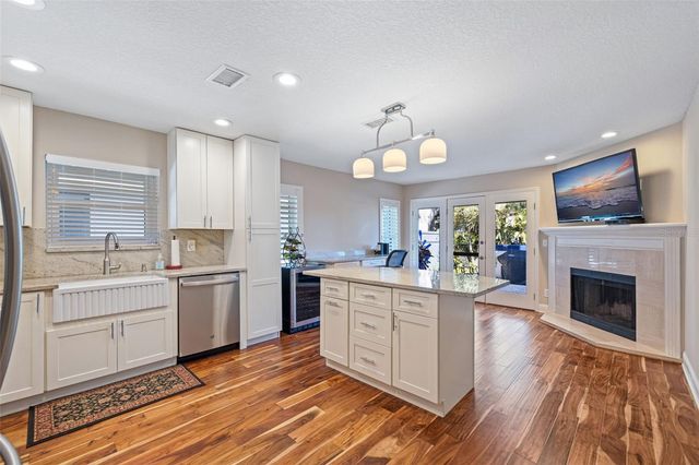 1683 WATERMARK CIRCLE NE, St Petersburg, FL 33702