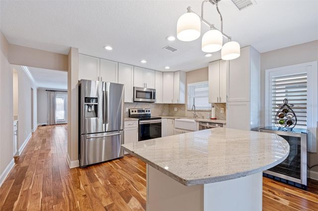 1683 WATERMARK CIRCLE NE, St Petersburg, FL 33702