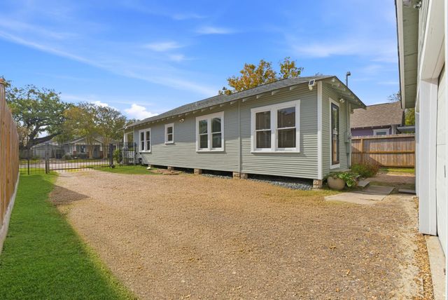 1015 E 14th Street, Houston, TX 77009