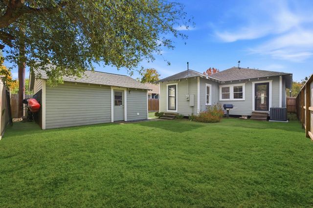 1015 E 14th Street, Houston, TX 77009