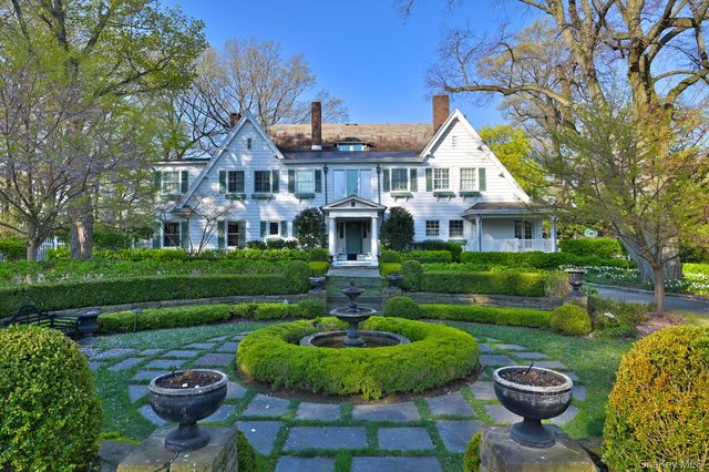 10 Hicks Lane, Port Washington, NY 11050