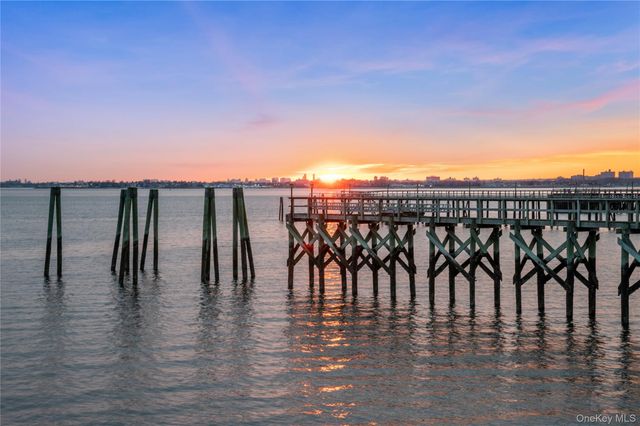 10 Hicks Lane, Port Washington, NY 11050