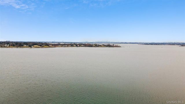 10 Hicks Lane, Port Washington, NY 11050