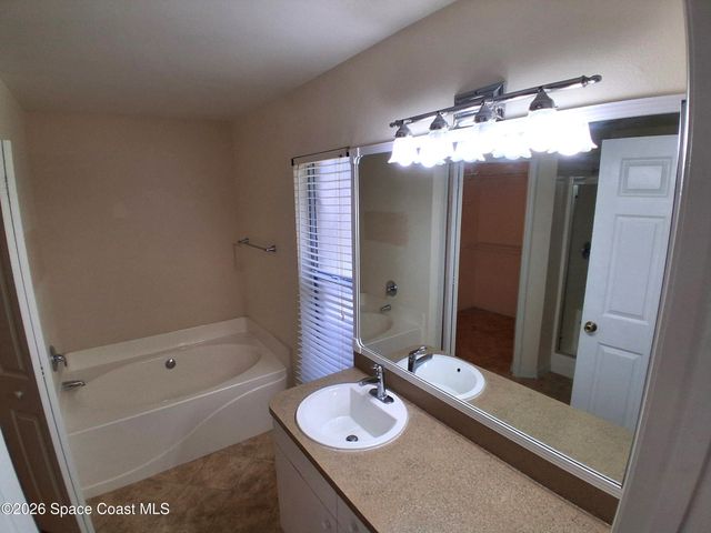660 Wickham Lakes Drive, Melbourne, FL 32940