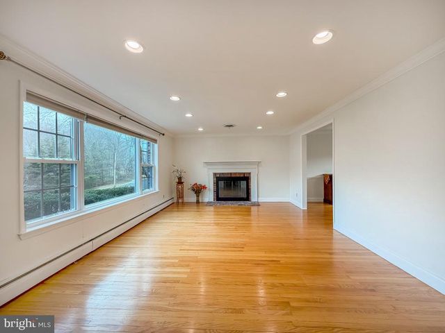 221 FOXCROFT RD, Broomall, PA 19008