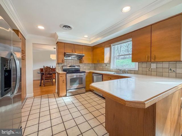 221 FOXCROFT RD, Broomall, PA 19008