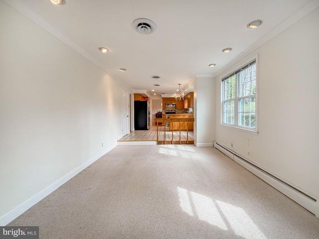 221 FOXCROFT RD, Broomall, PA 19008