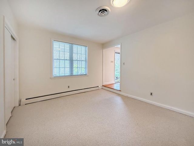 221 FOXCROFT RD, Broomall, PA 19008