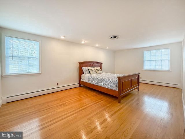 221 FOXCROFT RD, Broomall, PA 19008