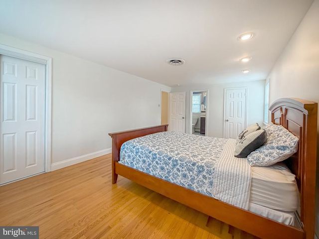 221 FOXCROFT RD, Broomall, PA 19008