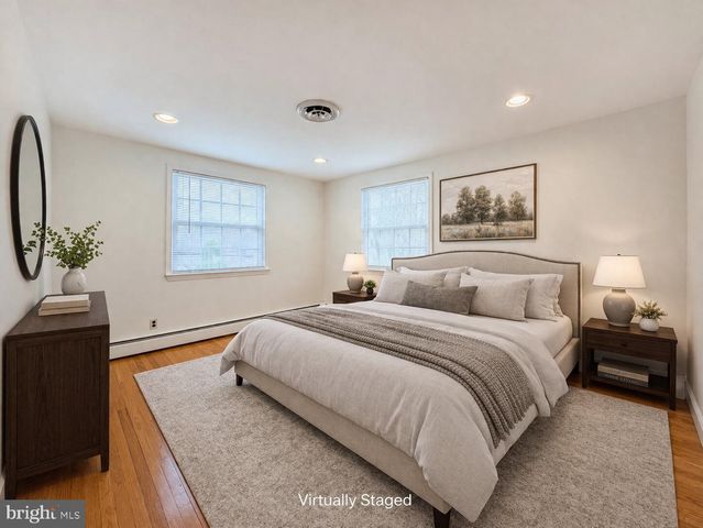 221 FOXCROFT RD, Broomall, PA 19008