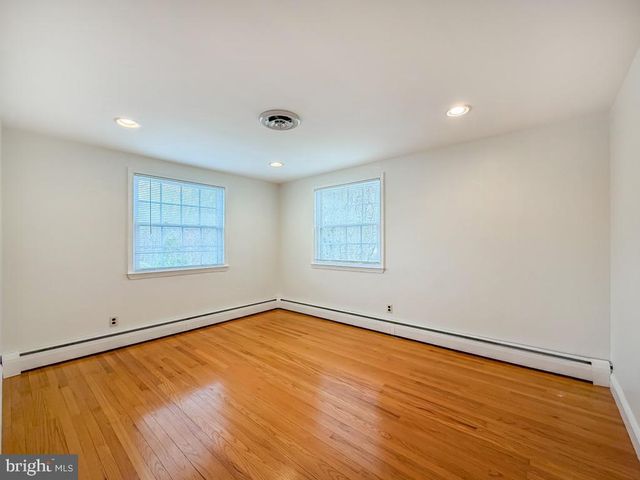 221 FOXCROFT RD, Broomall, PA 19008