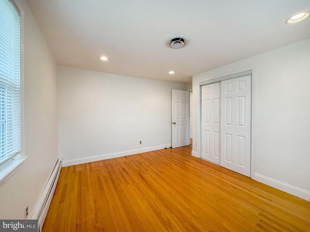 221 FOXCROFT RD, Broomall, PA 19008