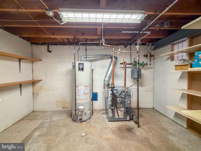 221 FOXCROFT RD, Broomall, PA 19008