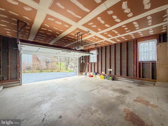 221 FOXCROFT RD, Broomall, PA 19008