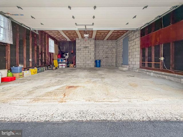 221 FOXCROFT RD, Broomall, PA 19008