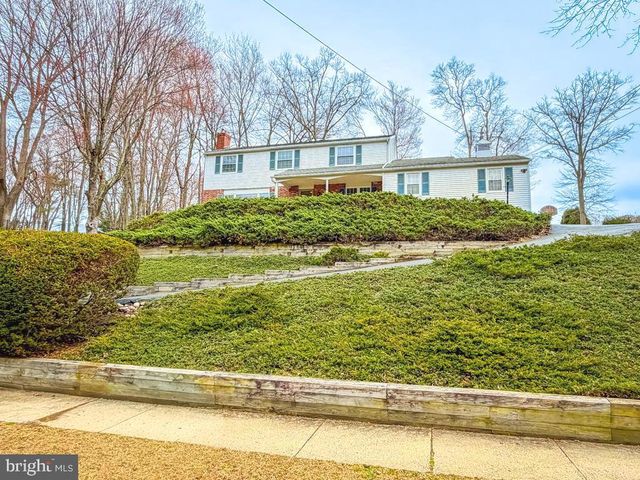 221 FOXCROFT RD, Broomall, PA 19008