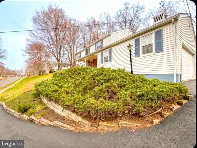 221 FOXCROFT RD, Broomall, PA 19008