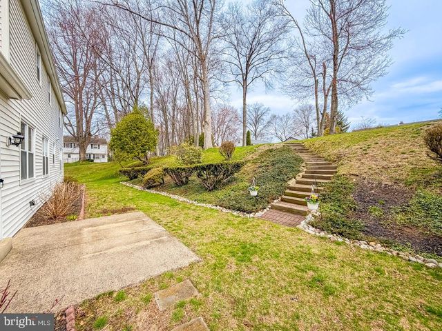 221 FOXCROFT RD, Broomall, PA 19008
